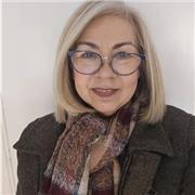 Soy un profesor dinámico, apasionado por enseñar español de forma práctica y divertida. Me enfoco en las necesidad